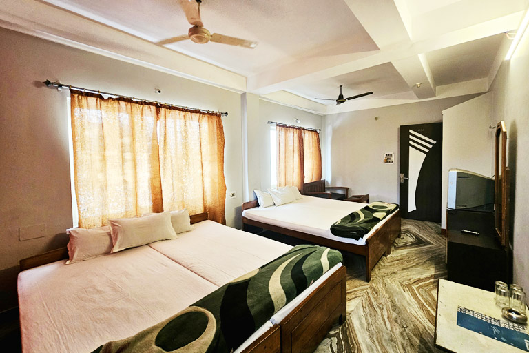 BUDGET QUAD 4 BED (2 ROOM)