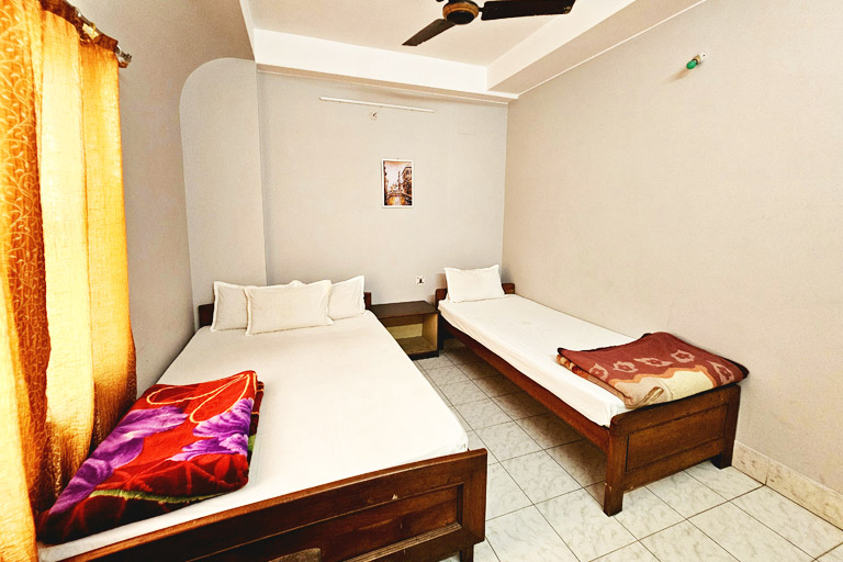 BUDGET TRIPLE (2 ROOM)