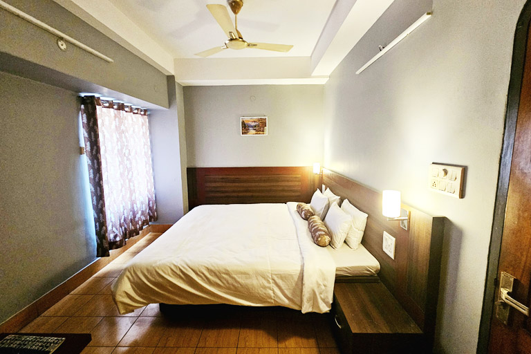 STANDARD DOUBLE (2 ROOM)